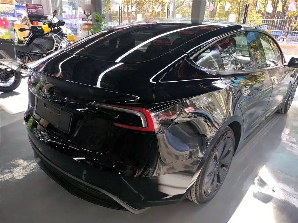 Tesla Model 3 — фото 7