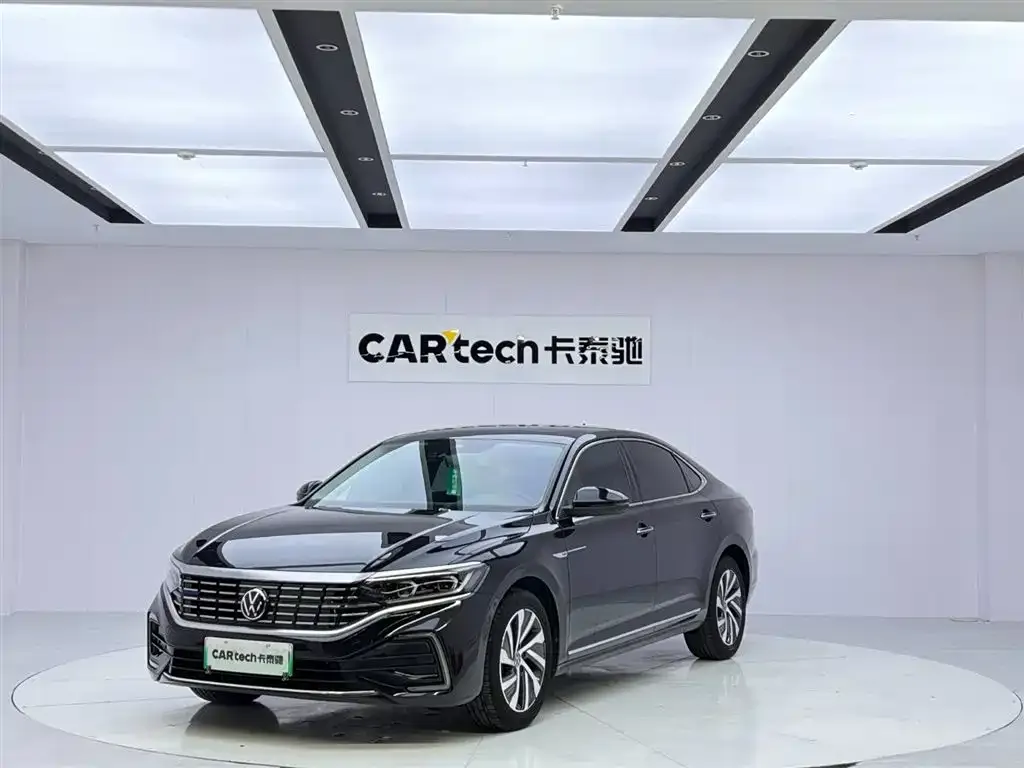 Volkswagen Passat New Energy — фото 1