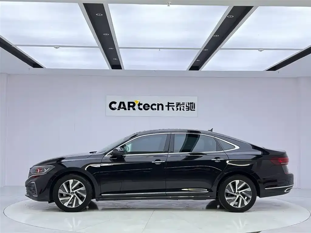 Volkswagen Passat New Energy — фото 8