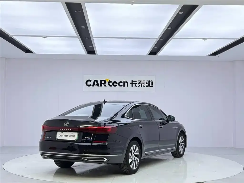 Volkswagen Passat New Energy — фото 10