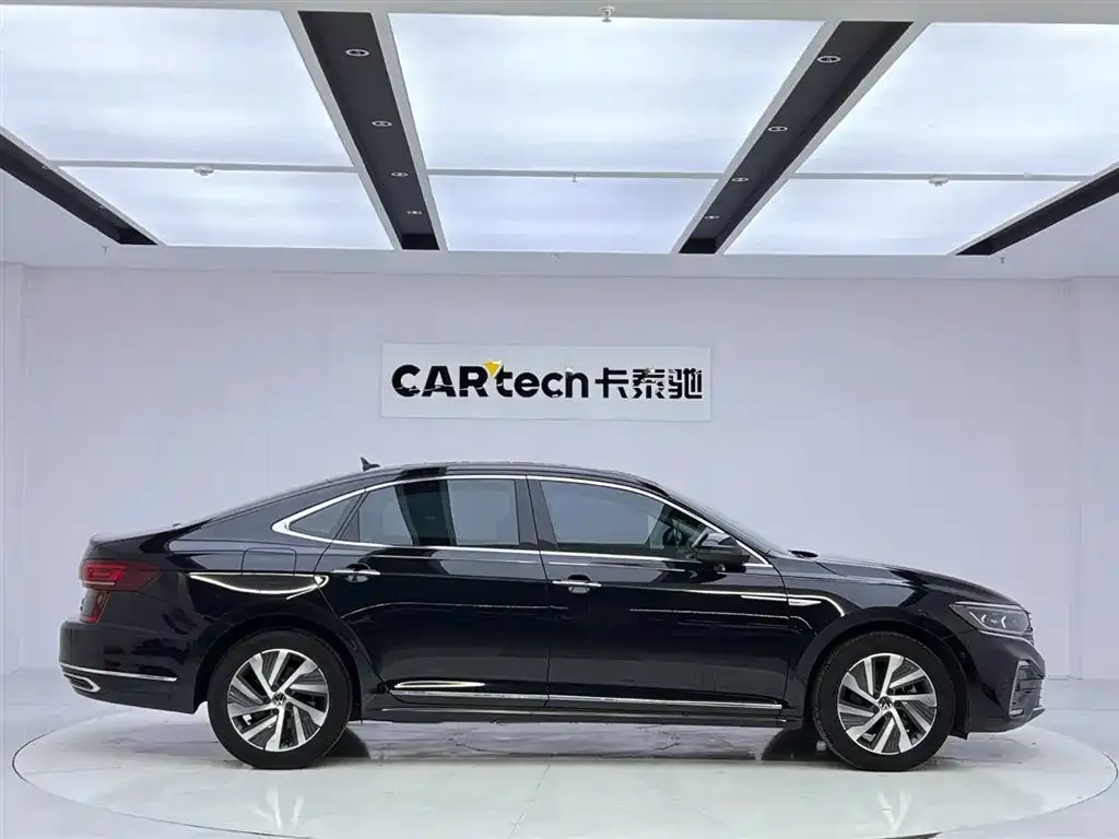 Volkswagen Passat New Energy — фото 7