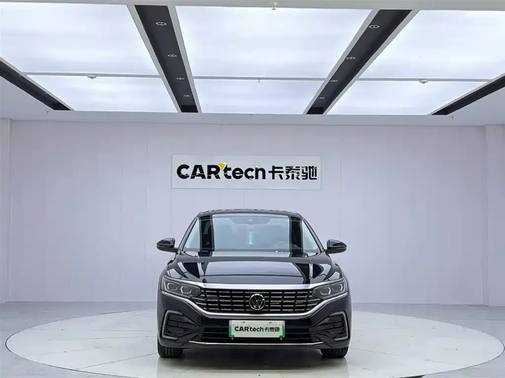 Volkswagen Passat New Energy — фото 3
