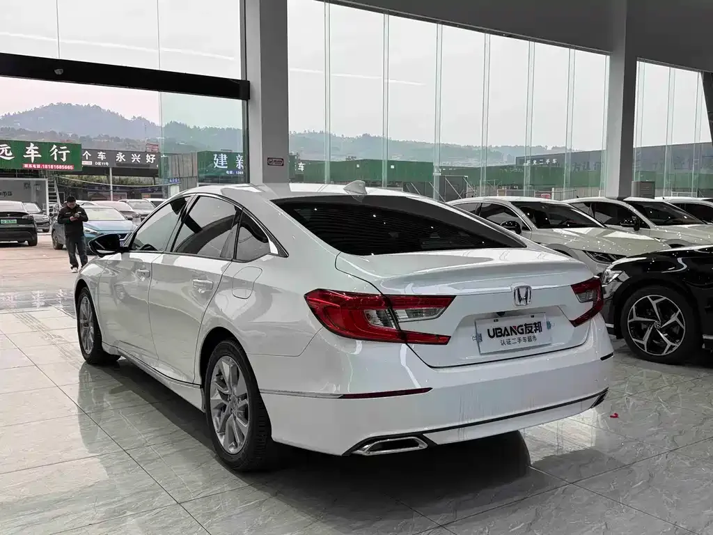 Honda Accord — фото 4