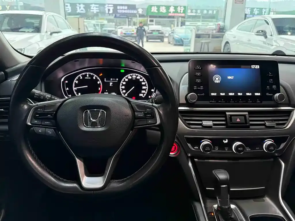 Honda Accord — фото 10