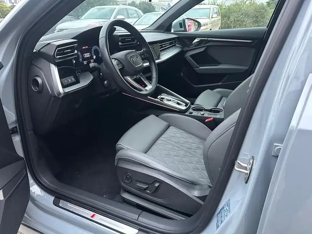 Audi A3 2024 из CN, фото 2