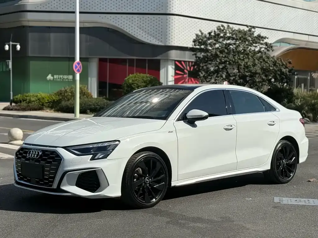 Audi A3 — фото 1