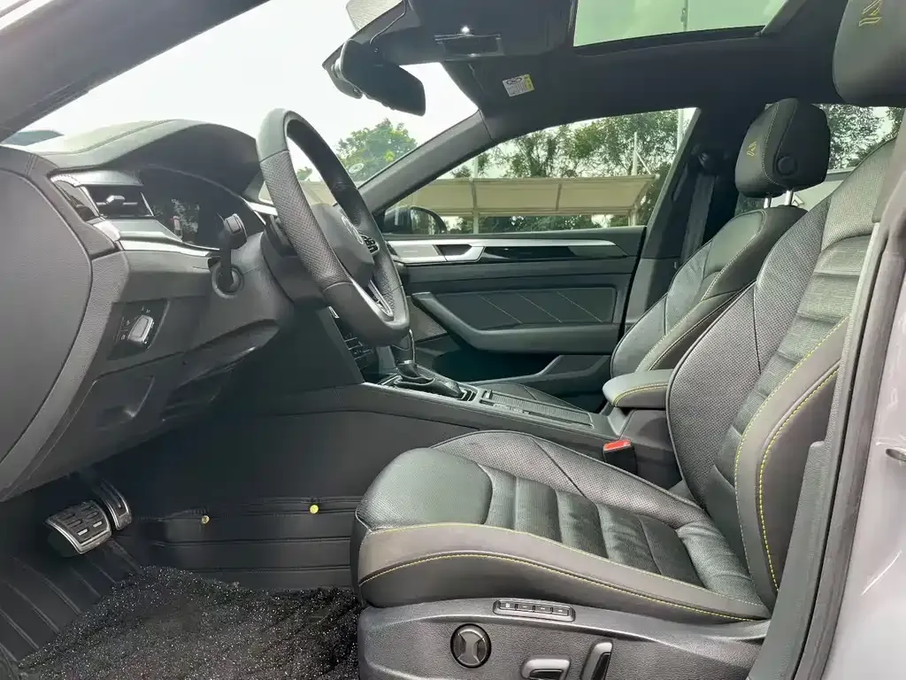 Volkswagen CC 2024 из CN, фото 4