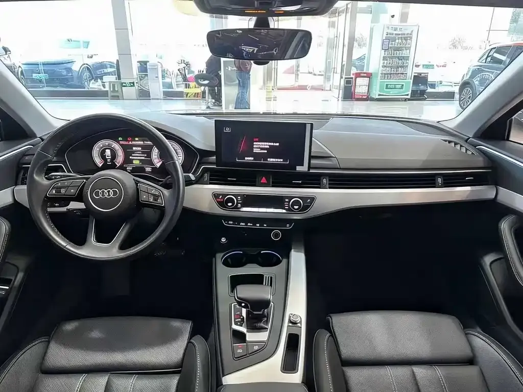 Audi A4L 2023 из CN, фото 4