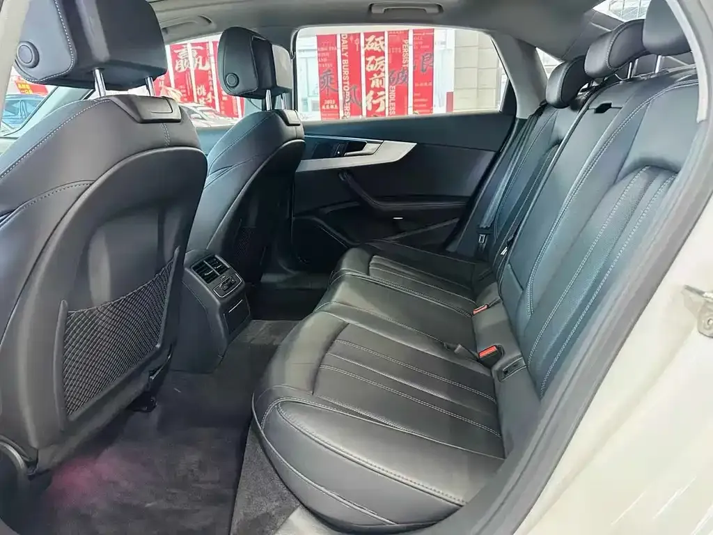 Audi A4L 2023 из CN, фото 9