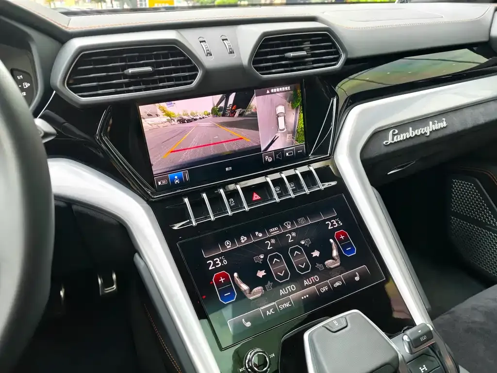 Lamborghini Urus — фото 9
