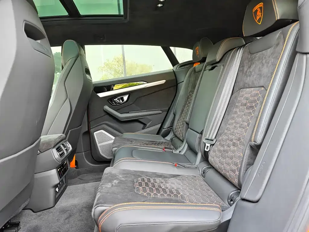 Lamborghini Urus — фото 6