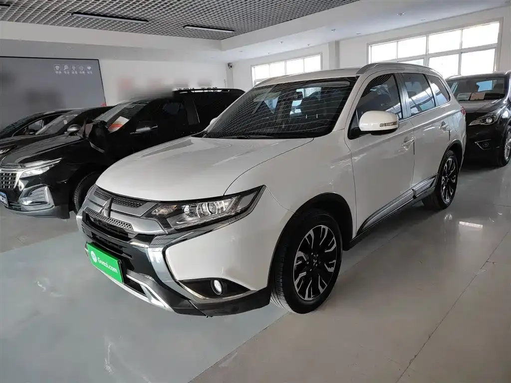 Mitsubishi Outlander 2021 из CN, фото 1
