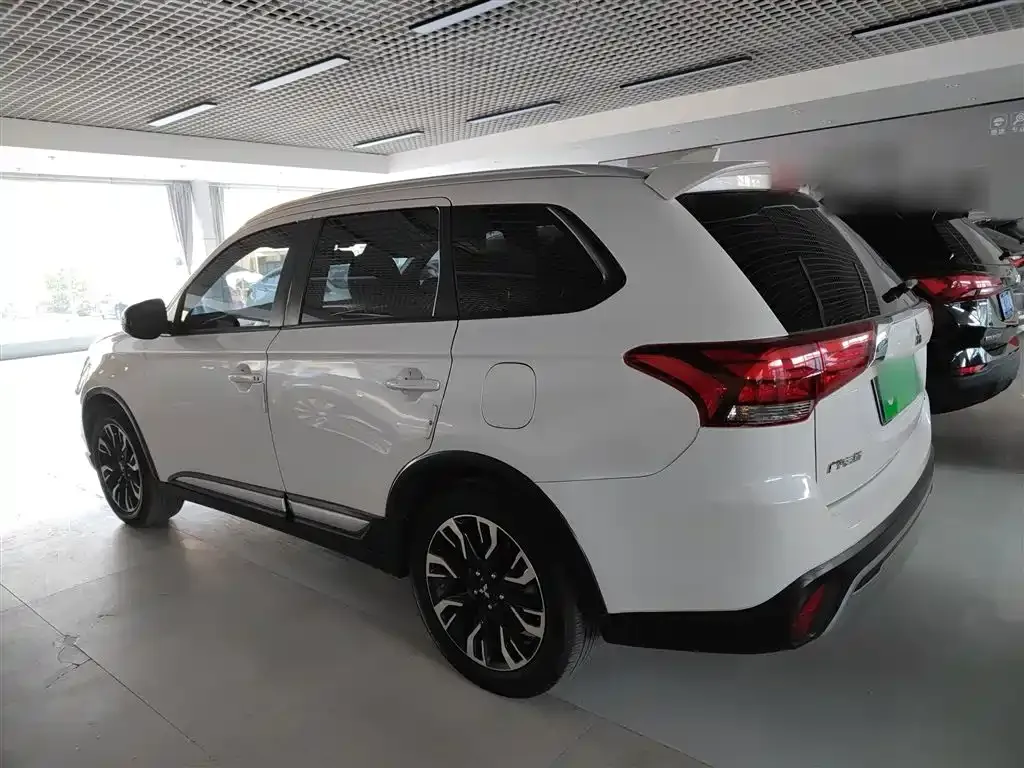 Mitsubishi Outlander 2021 из CN, фото 2
