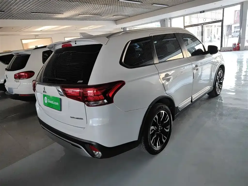 Mitsubishi Outlander 2021 из CN, фото 9