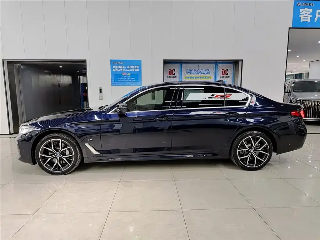 BMW 5 Series 2023 из CN, фото 5