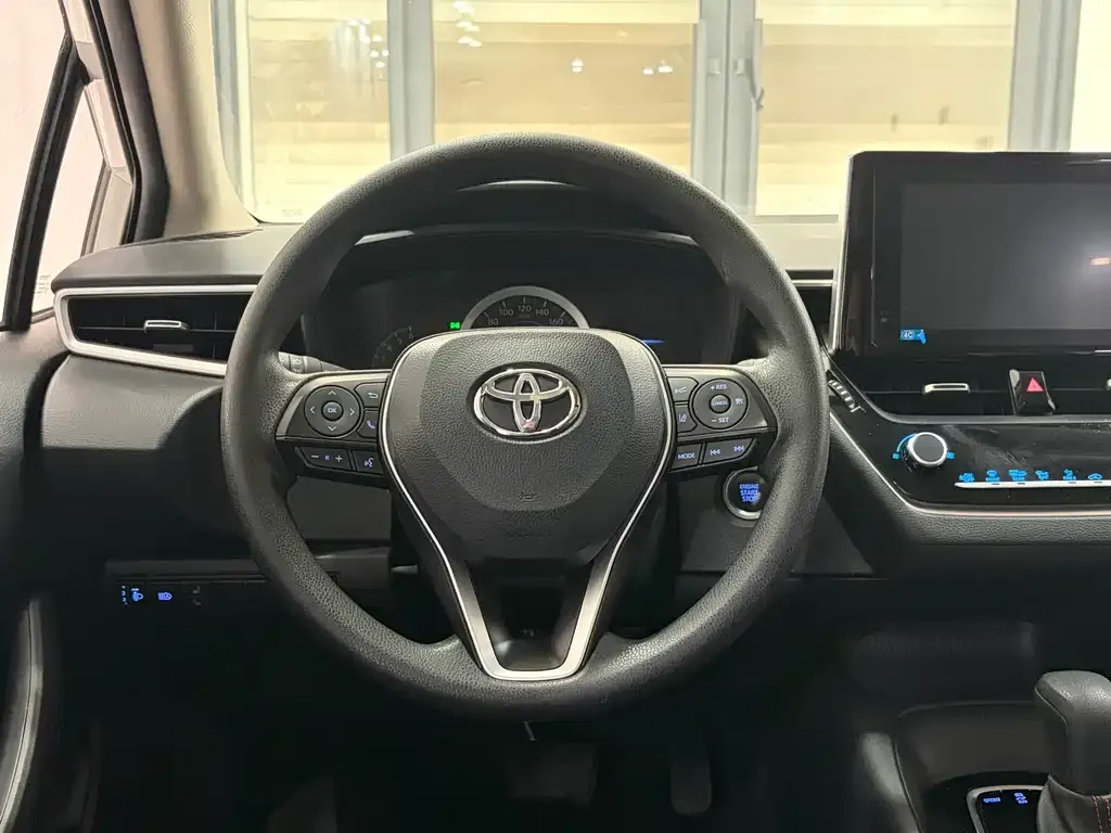 Toyota Corolla — фото 9