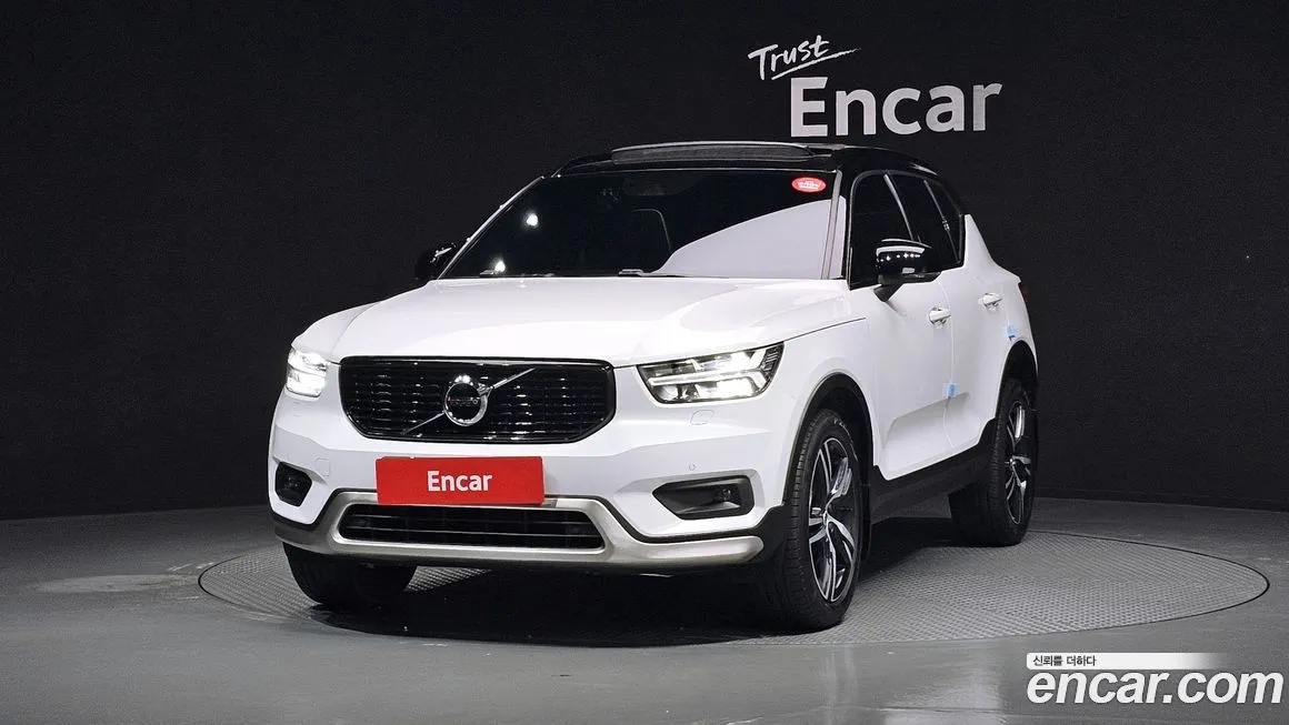 Volvo XC40 — фото 1