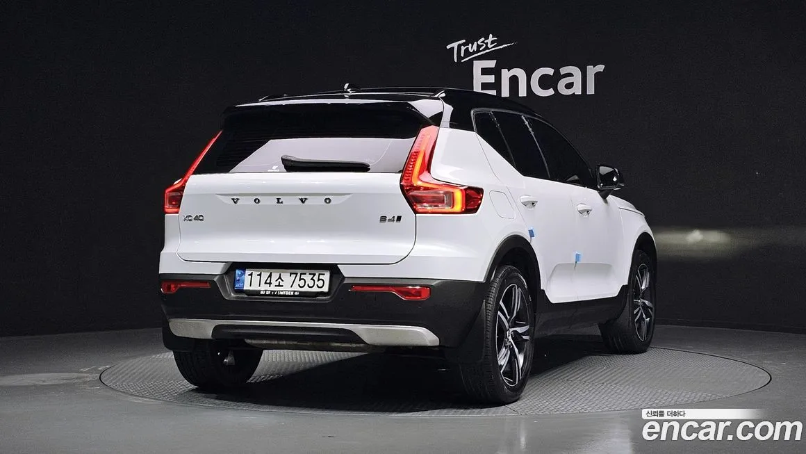 Volvo XC40 — фото 4