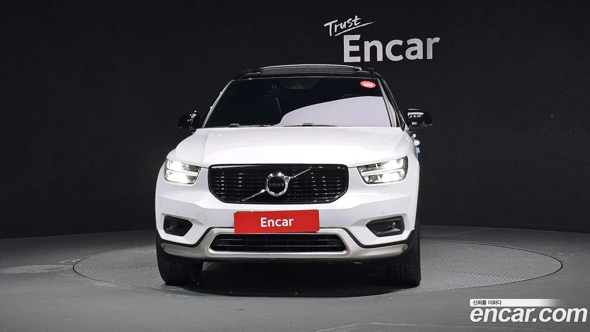 Volvo XC40 — фото 7