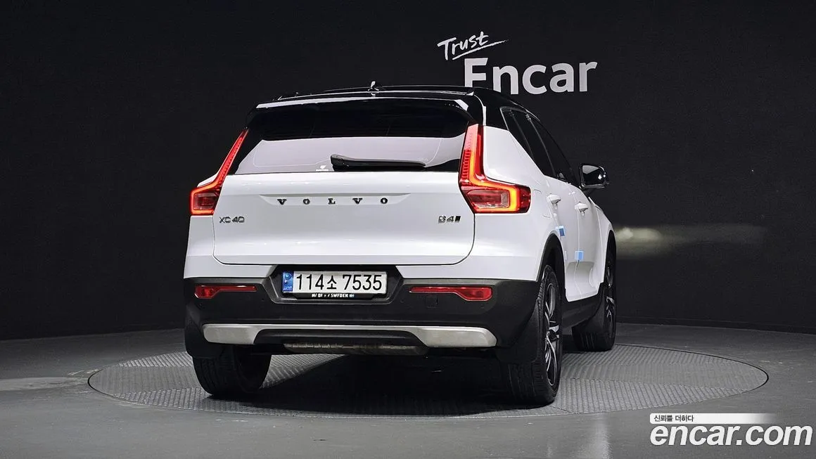 Volvo XC40 — фото 2