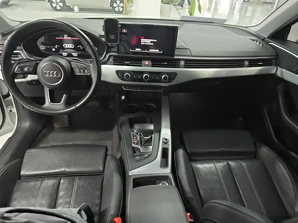 Audi A4L 2022 из CN, фото 8