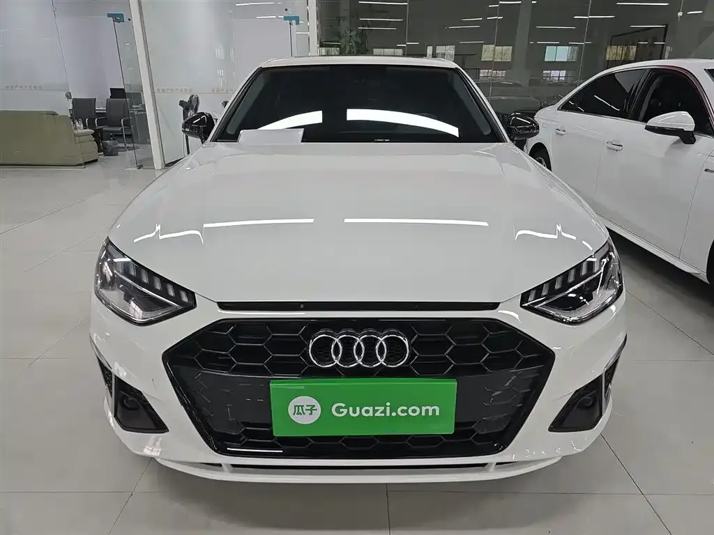 Audi A4L 2022 из CN, фото 4