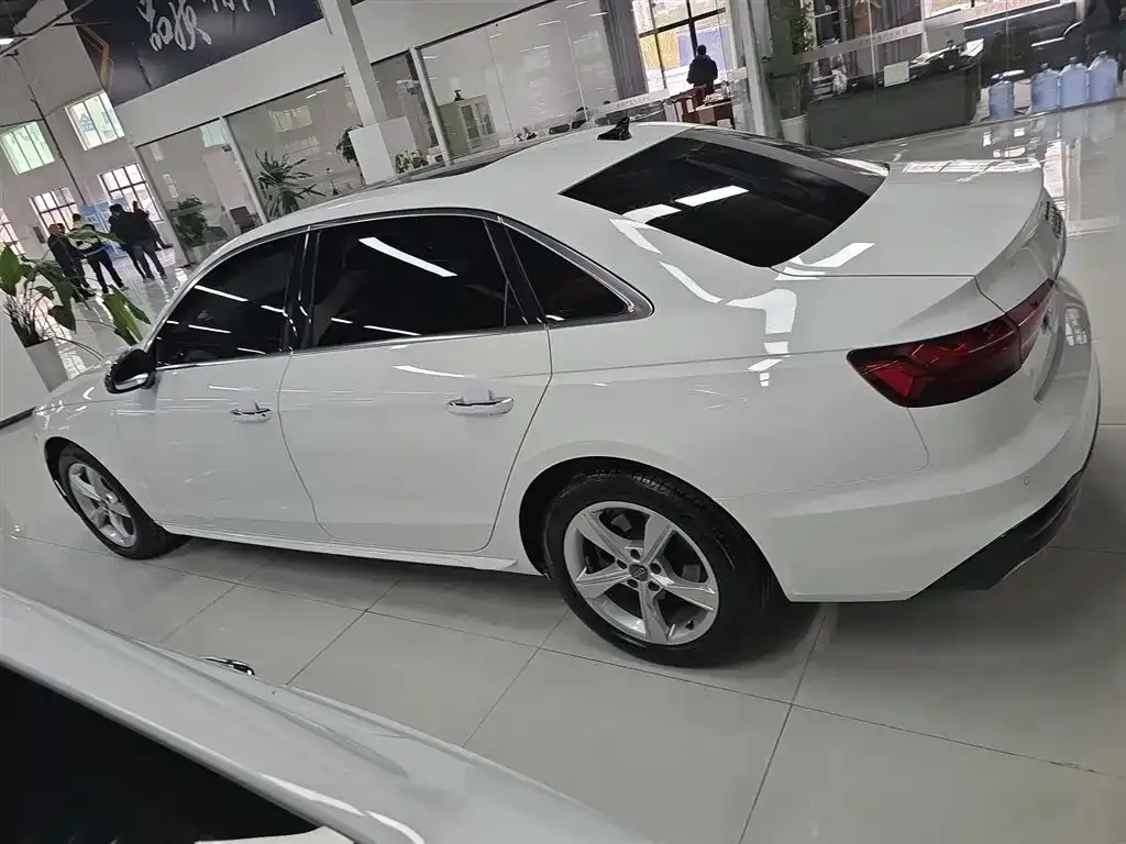 Audi A4L 2022 из CN, фото 9