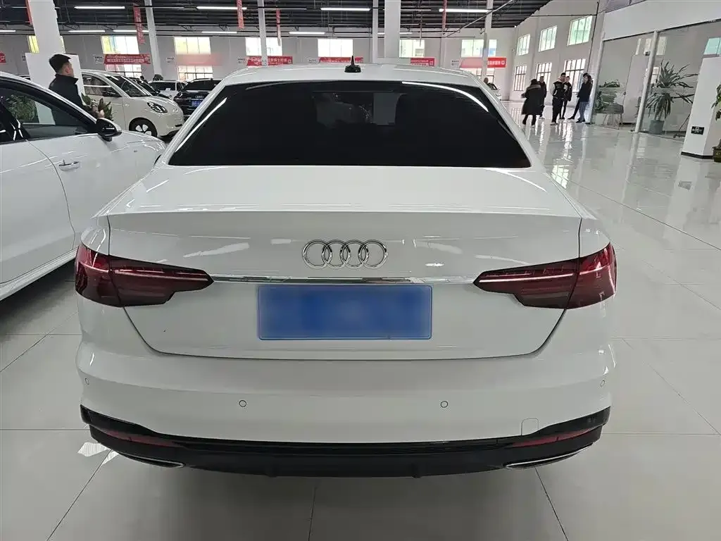 Audi A4L 2022 из CN, фото 7