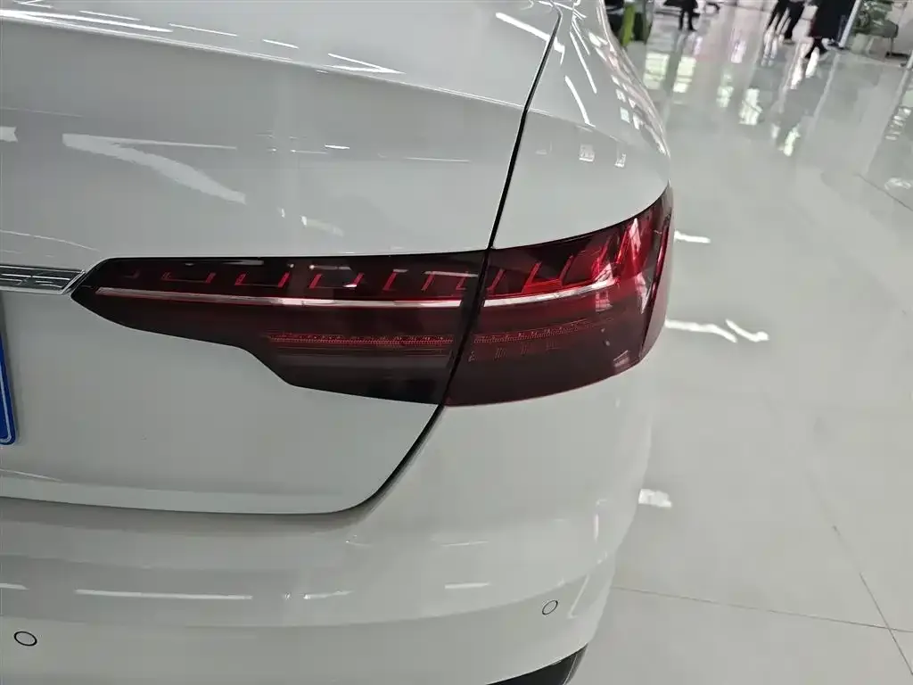 Audi A4L 2022 из CN, фото 2