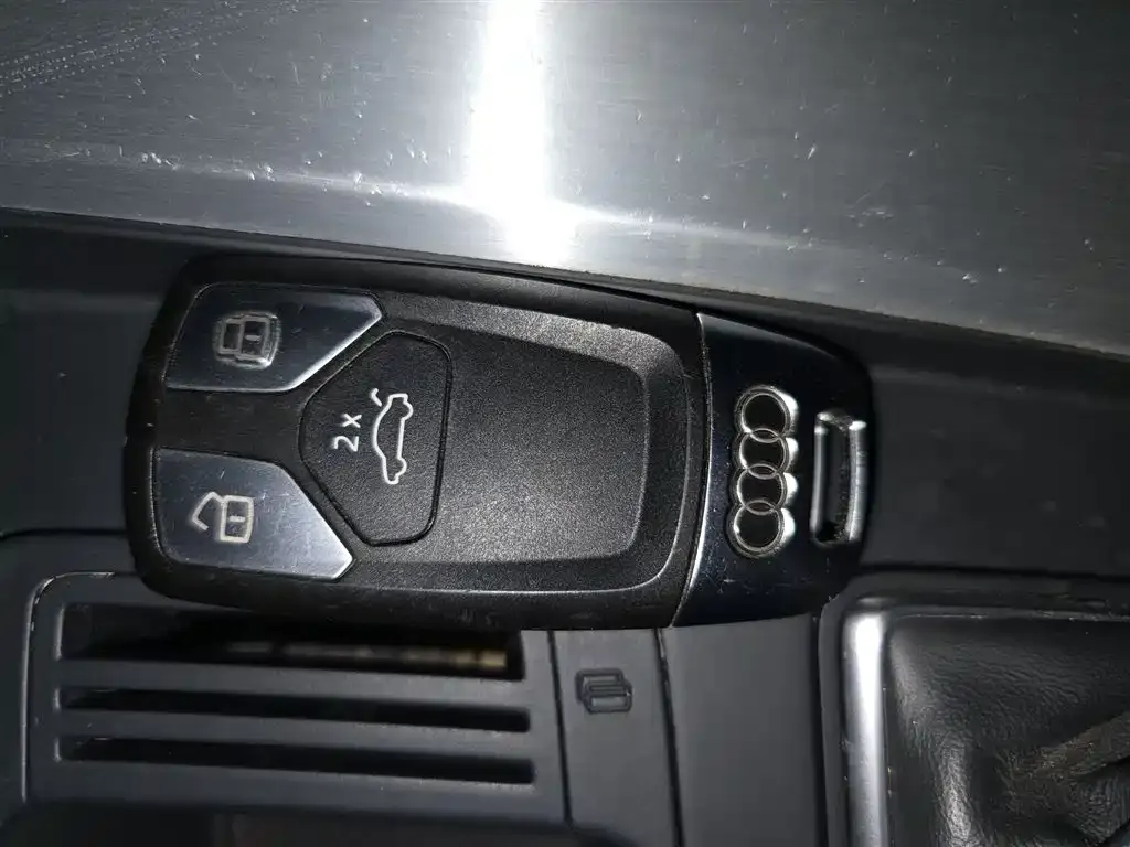 Audi A4L 2022 из CN, фото 10