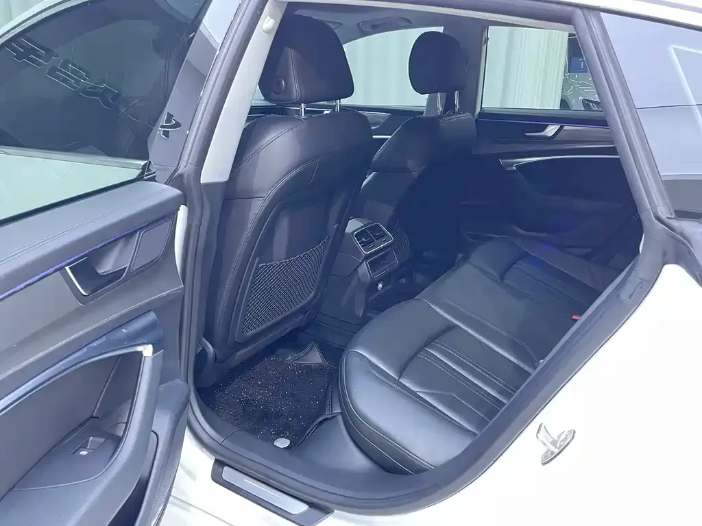Audi A7 2022 из CN, фото 6