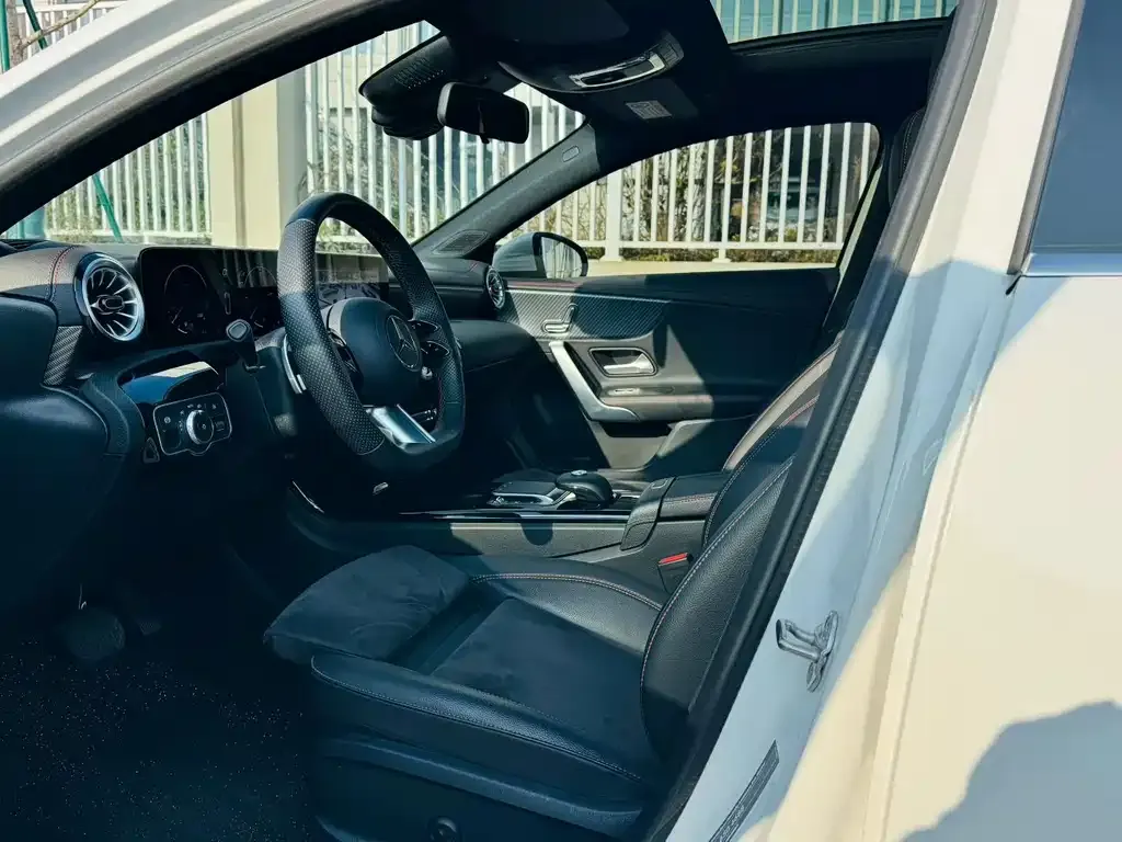 Mercedes-Benz A-Class 2023 из CN, фото 3
