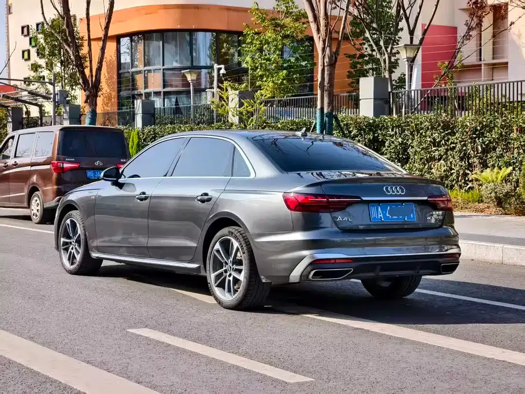 Audi A4L 2022 из CN, фото 7