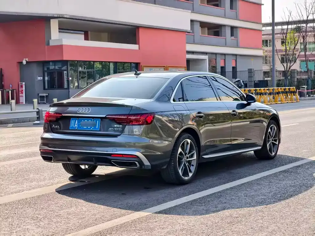 Audi A4L 2022 из CN, фото 6