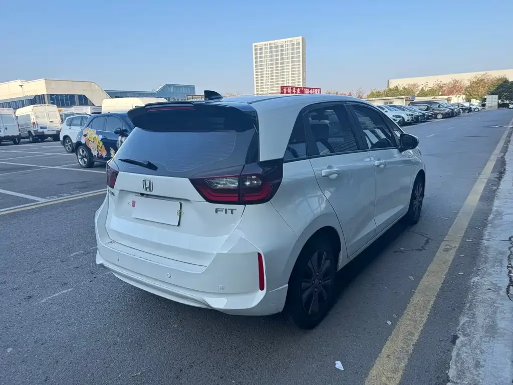 Honda Fit — фото 8