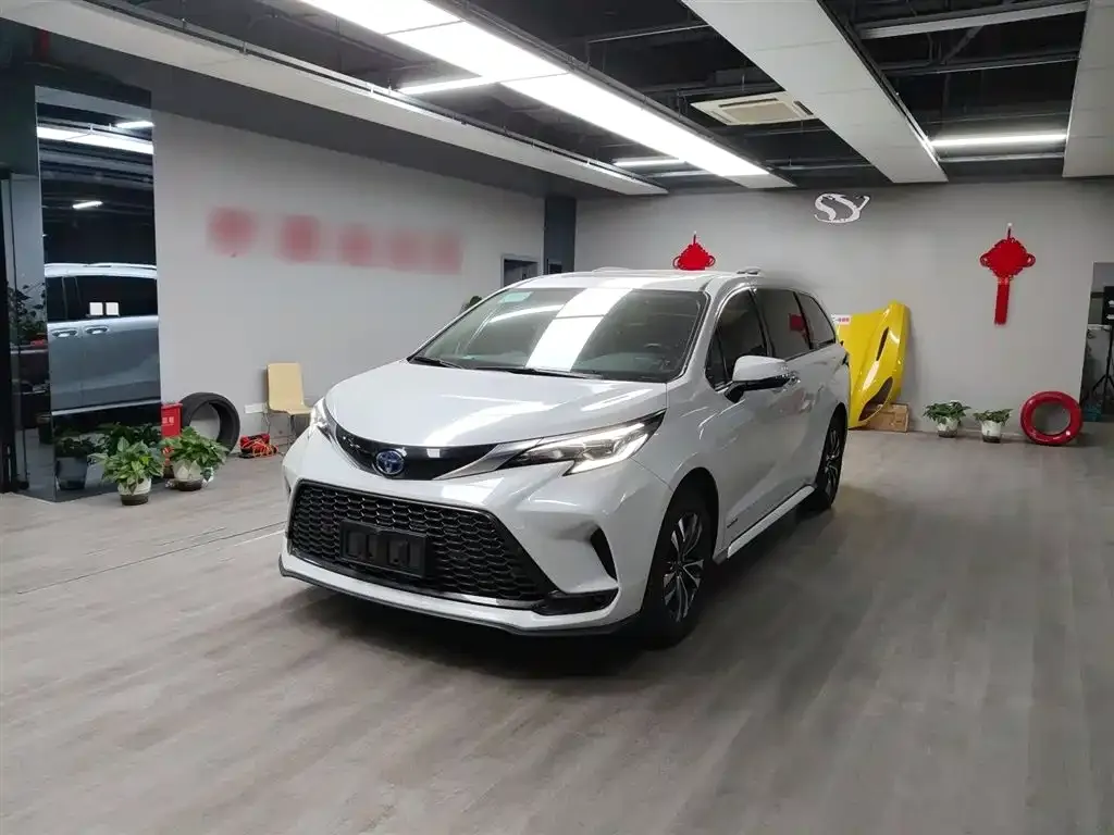 Toyota Granvia — фото 1
