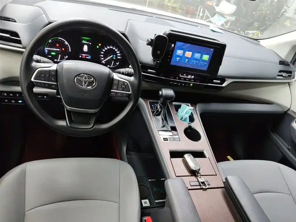 Toyota Granvia — фото 10