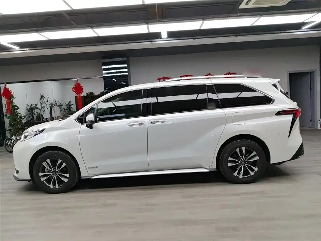 Toyota Granvia — фото 5