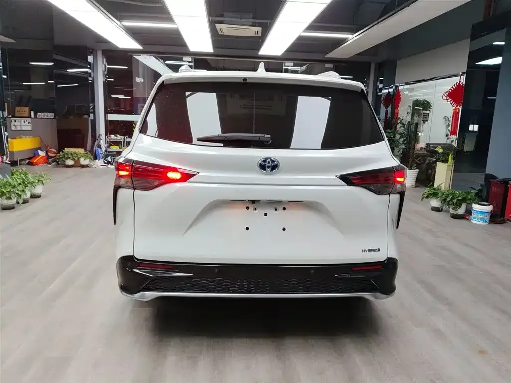 Toyota Granvia — фото 6
