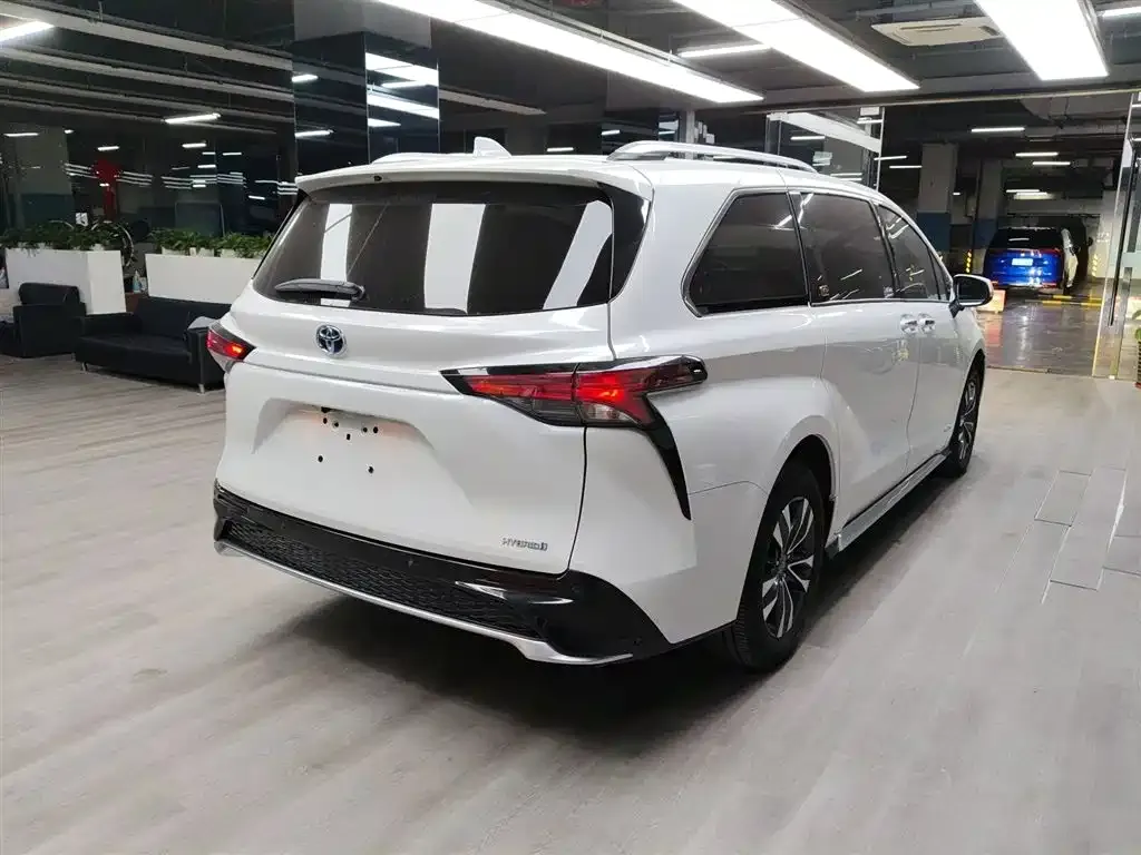 Toyota Granvia — фото 7