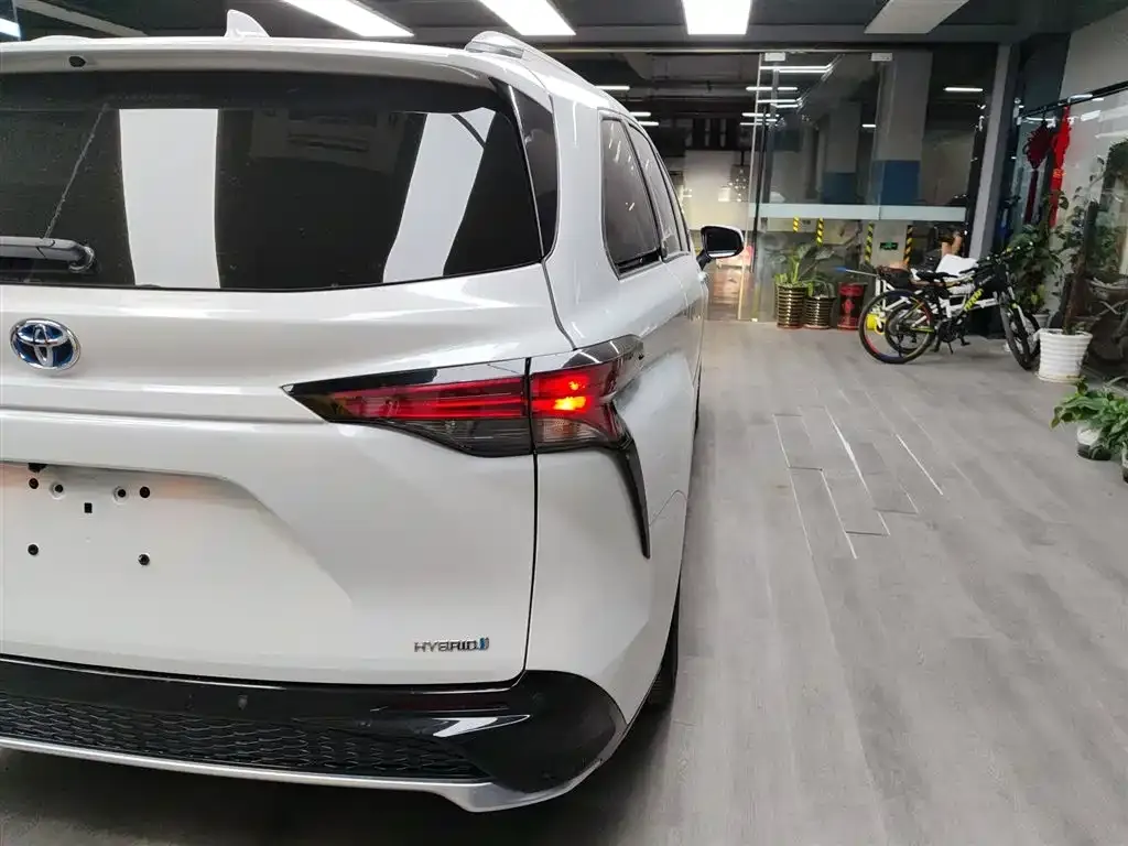 Toyota Granvia — фото 8