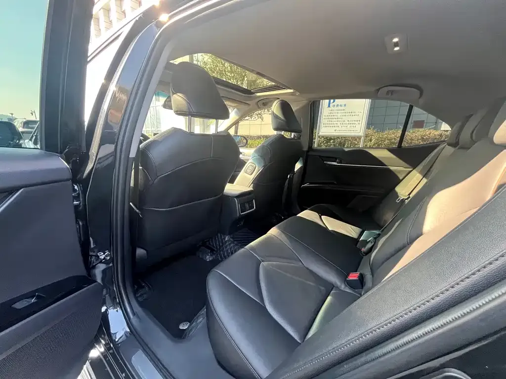 Toyota Camry 2024 из CN, фото 2