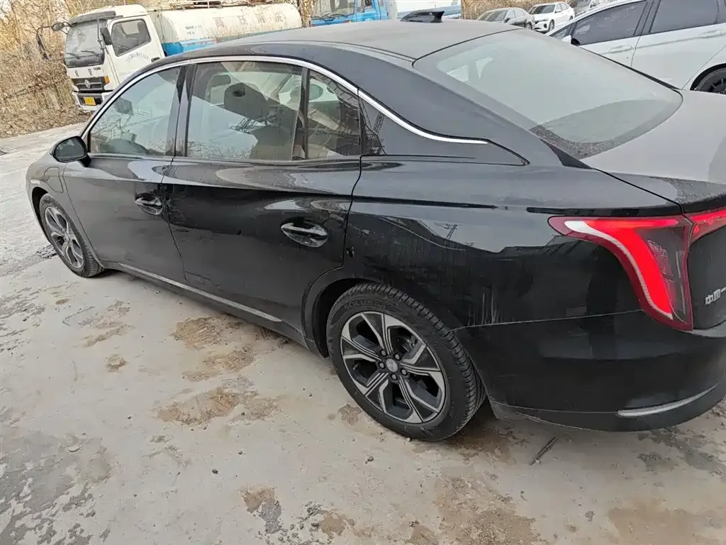 Hongqi E-QM5 2024 из CN, фото 10