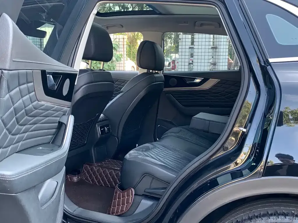 Hongqi HS5 2023 из CN, фото 2