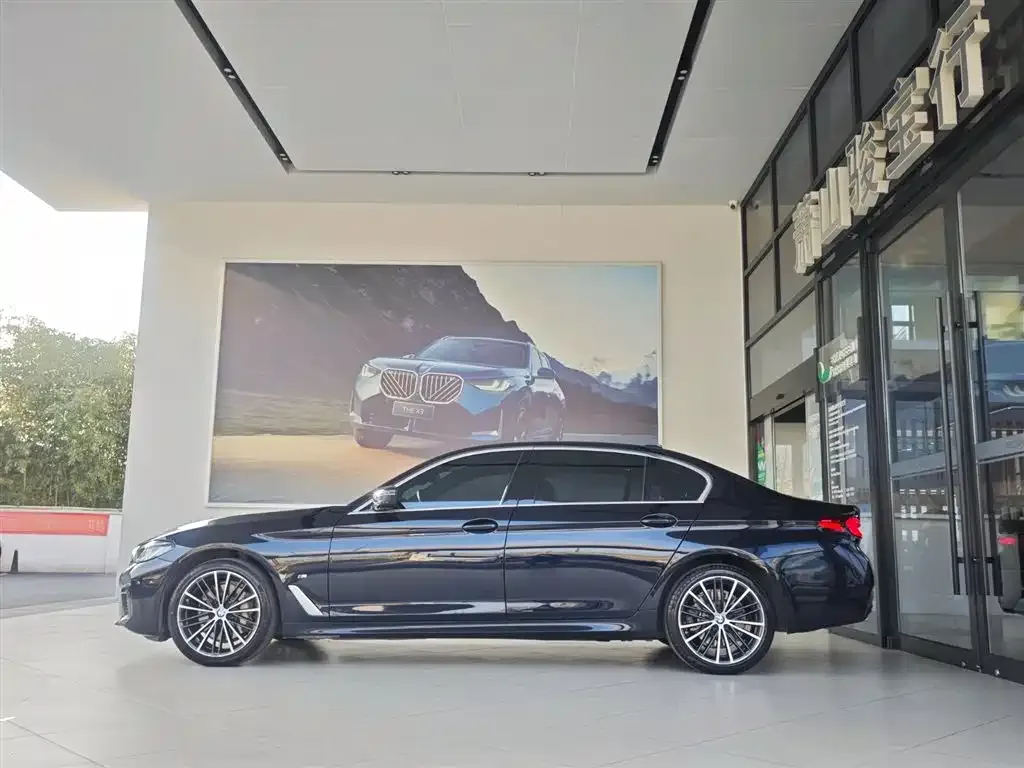BMW 5 Series 2022 из CN, фото 2
