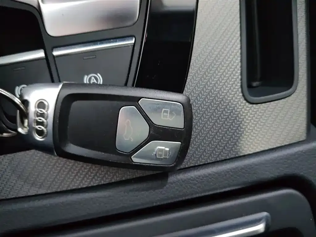 Audi Q5L 2021 из CN, фото 5