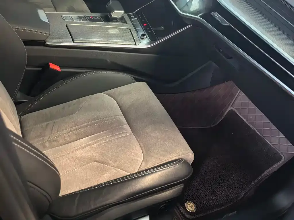 Audi A6L 2023 из CN, фото 8