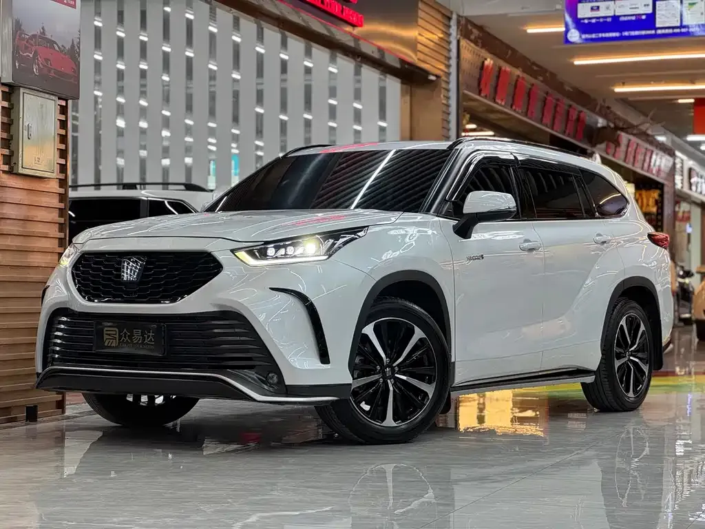 Toyota Crown Kluger 2022 из CN, фото 1