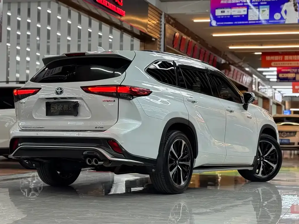 Toyota Crown Kluger 2022 из CN, фото 10