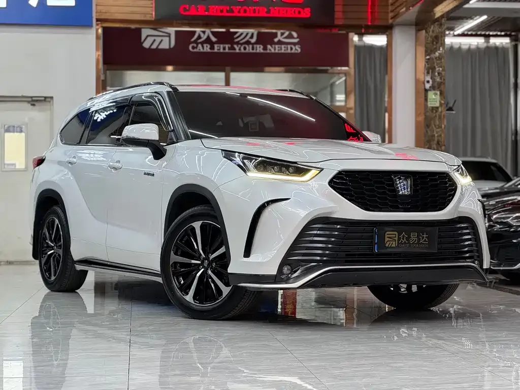 Toyota Crown Kluger 2022 из CN, фото 4